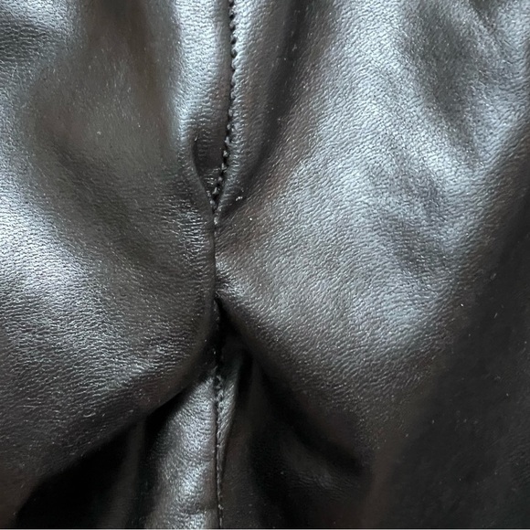 Aritzia High-waisted Vegan Leather legging - Picture 10 of 10